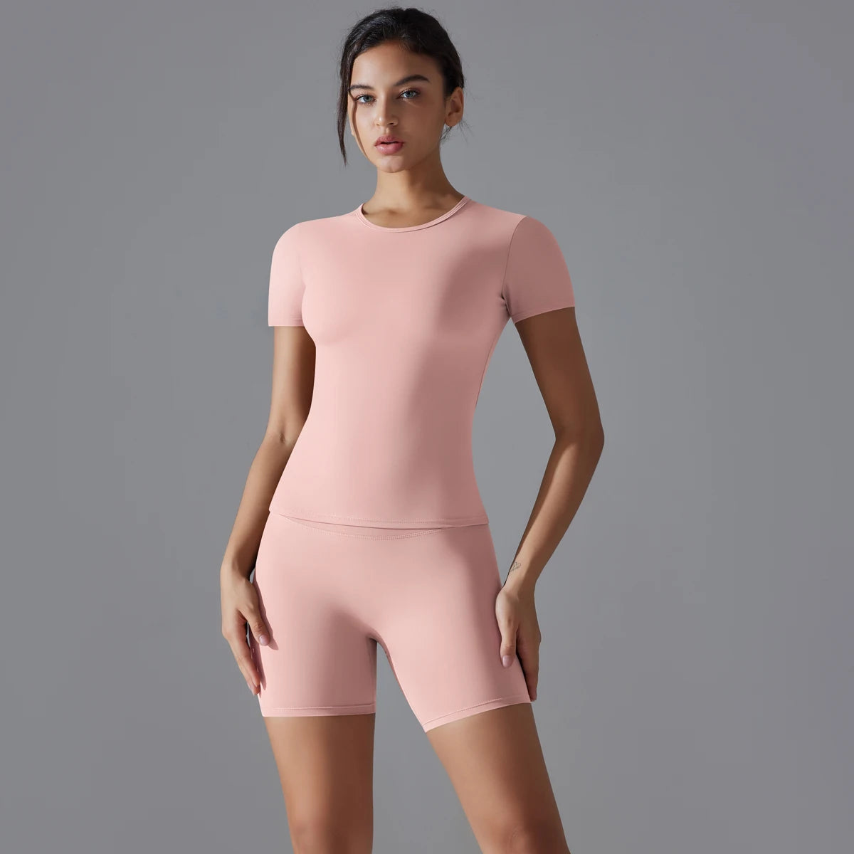 Conjunto básico sin costuras | Top de manga corta + short de cintura alta