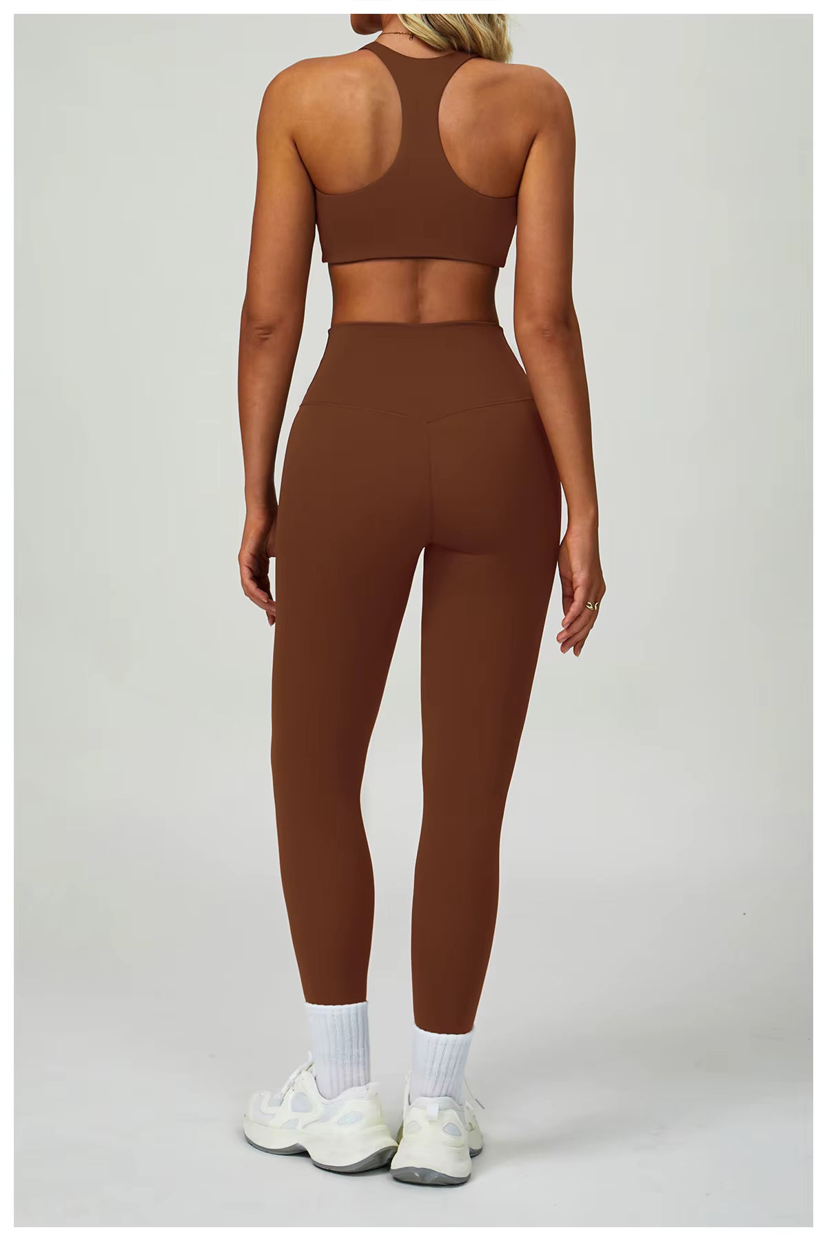 Conjunto de soporte esencial Sculpt: sujetador halter con cuello en V y espalda nadadora + pantalones cortos/leggings Sculpt de cintura alta sin costuras 