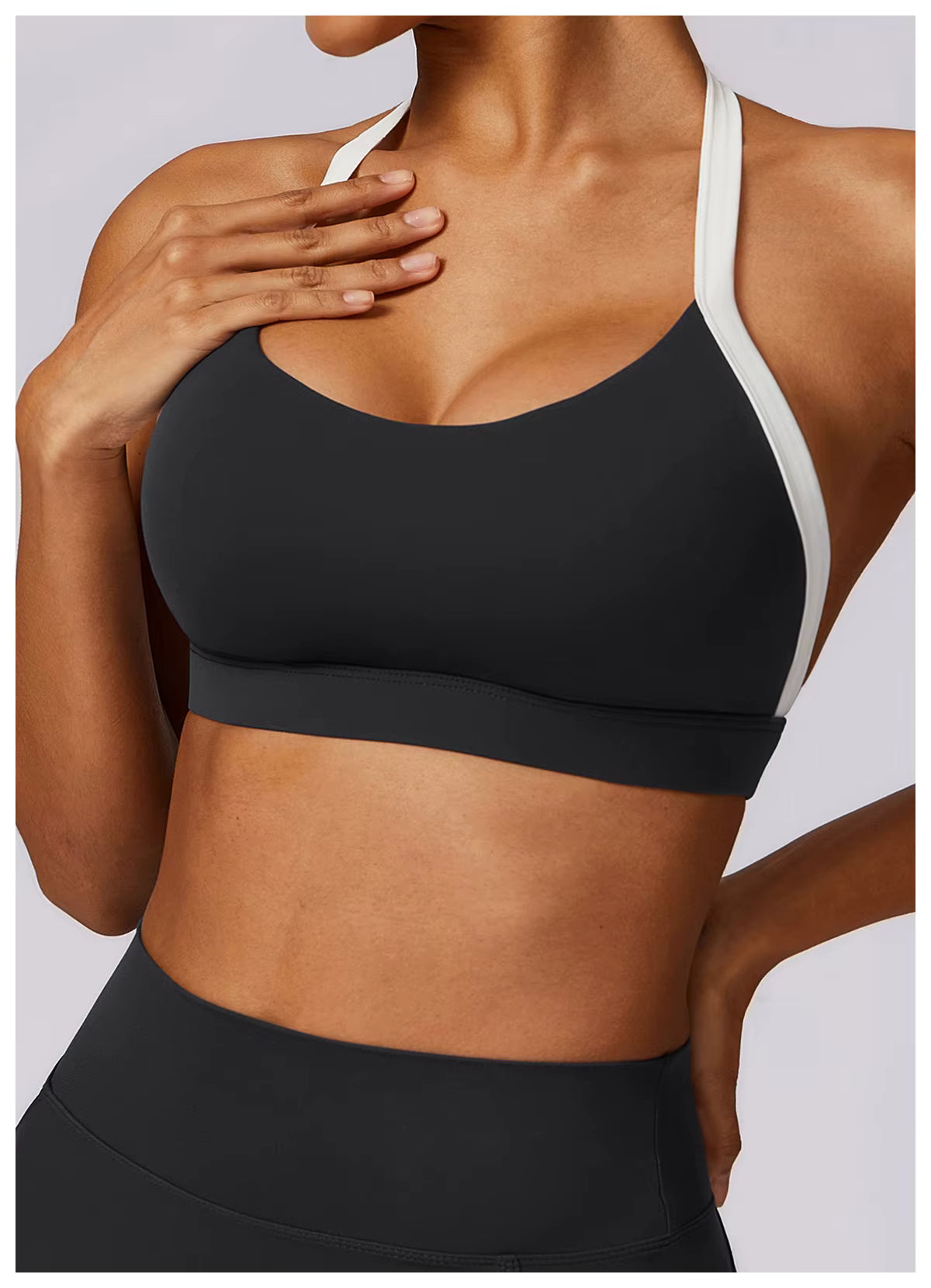 Conjunto esculpido con espalda abierta y ribete en contraste | Top corto con cuello halter o manga larga y escote cuadrado + leggings con cintura en V